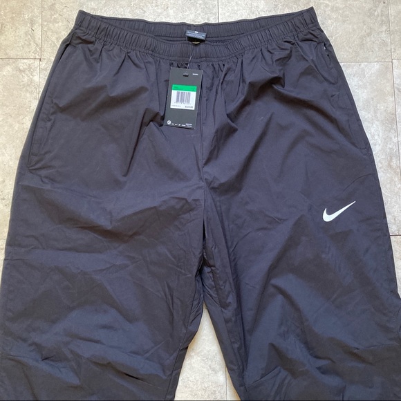 Nike Dri-Fit Black Men's Woven Runninng Reflective Pants AJ3639-010 - Picture 3 of 10